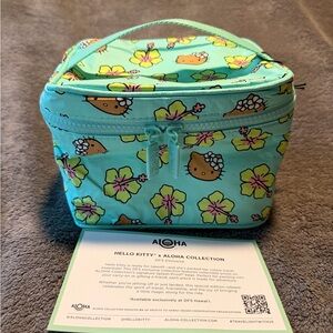 ALOHA Collection Hello Kitty Sanrio DFS Exclusive Cabin Crew Kit